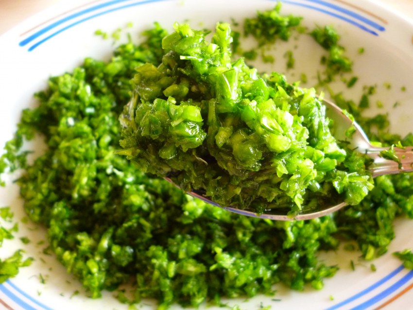 Чесночные стрелки салат