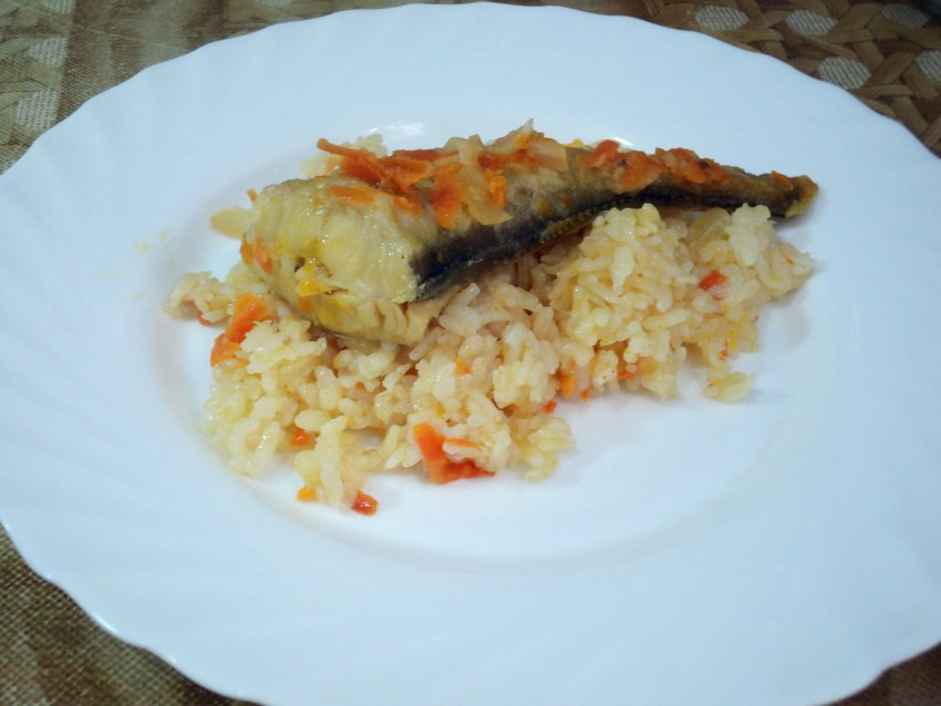 Минтай с овощами и рисом