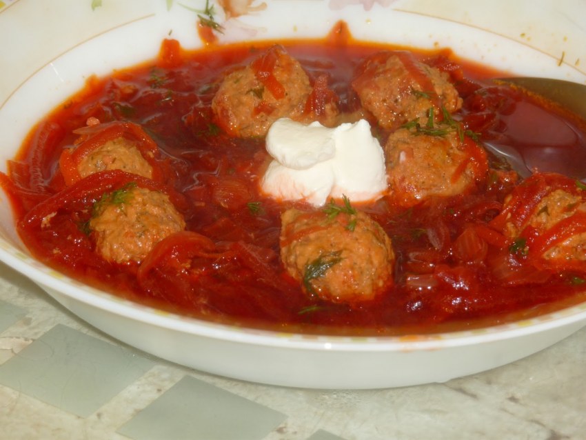 Борщ с фрикадельками