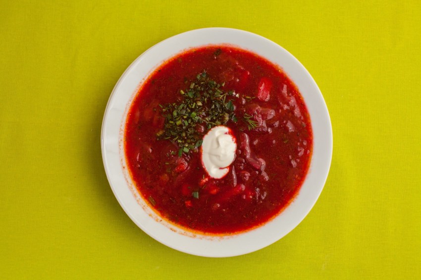 Томатный суп с мясными фрикадельками и нутом