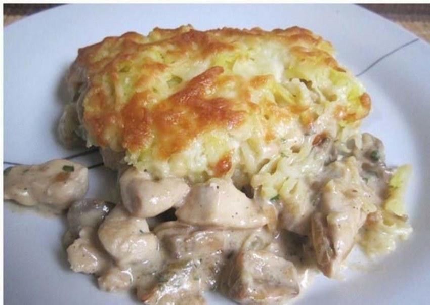 Курица с грибами, запечённая под картофельной шубой
