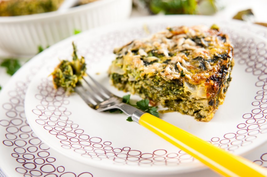 Гречневая запеканка с куриной печёнкой, овощами и сыром