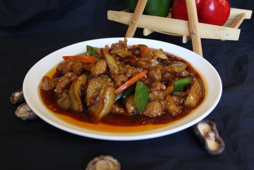 Жареная говядина с овощами