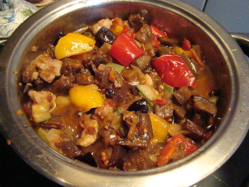 Курица с овощами на сковороде по-китайски