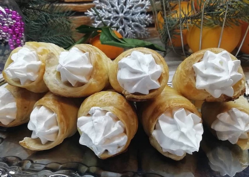 Десерт в вафельном рожке