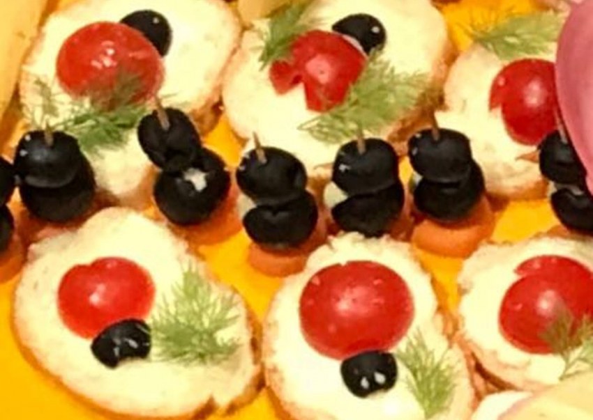 Канапе «Божья коровка» с маслинами