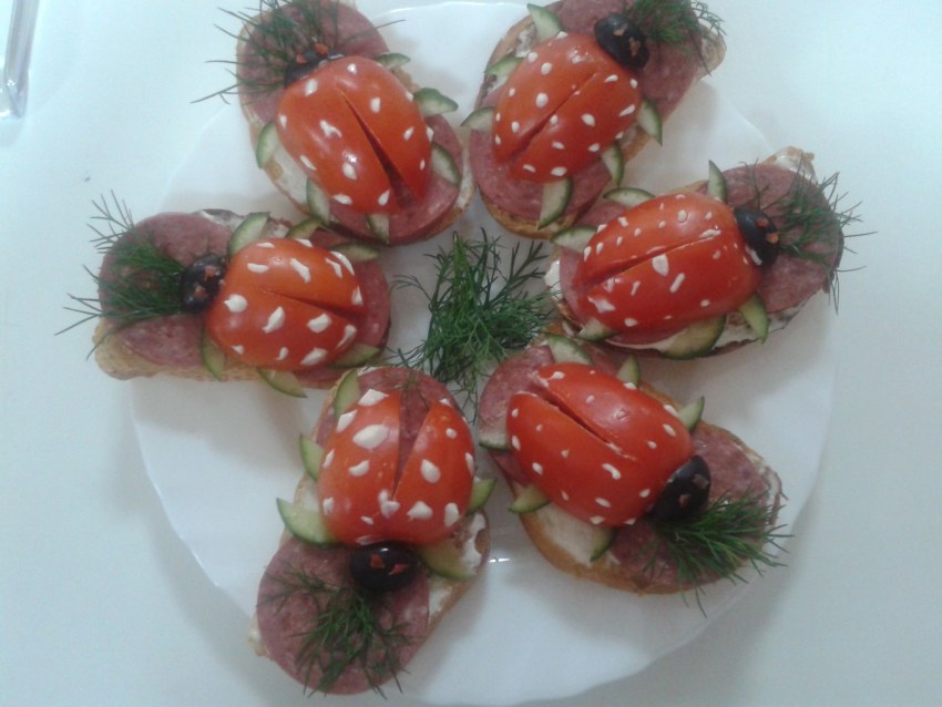 Канапе Божьи коровки