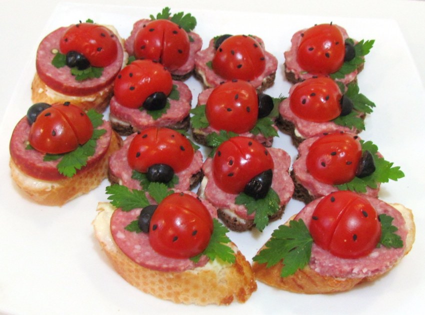 Канапе Божьи коровки