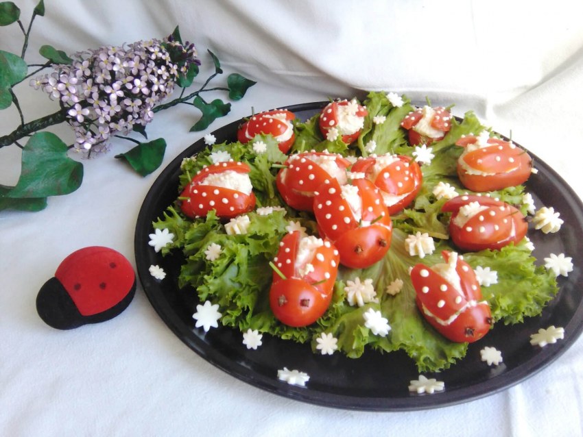Канапе Божьи коровки