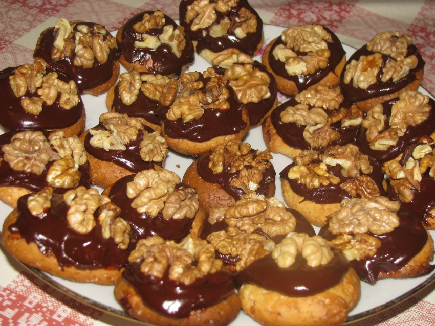 Печенье с грецким орехом и шоколадом
