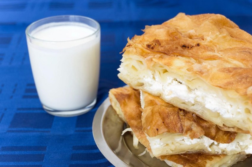 Бурек на белом фоне