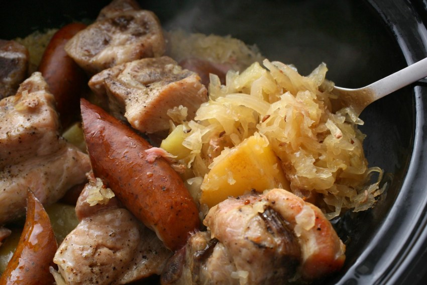 Мясо тушеное с луком