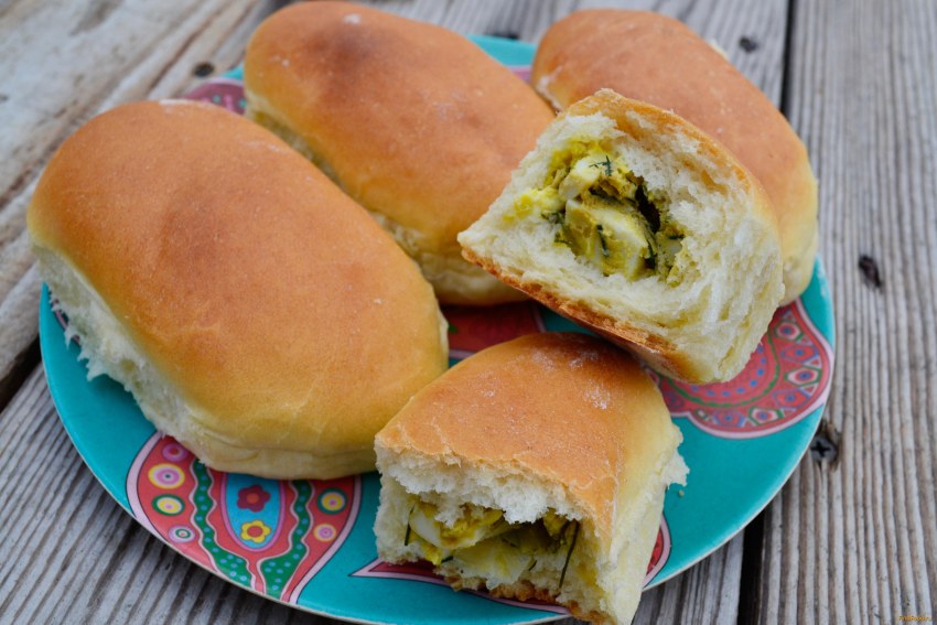 Пирожки с яйцом и луком