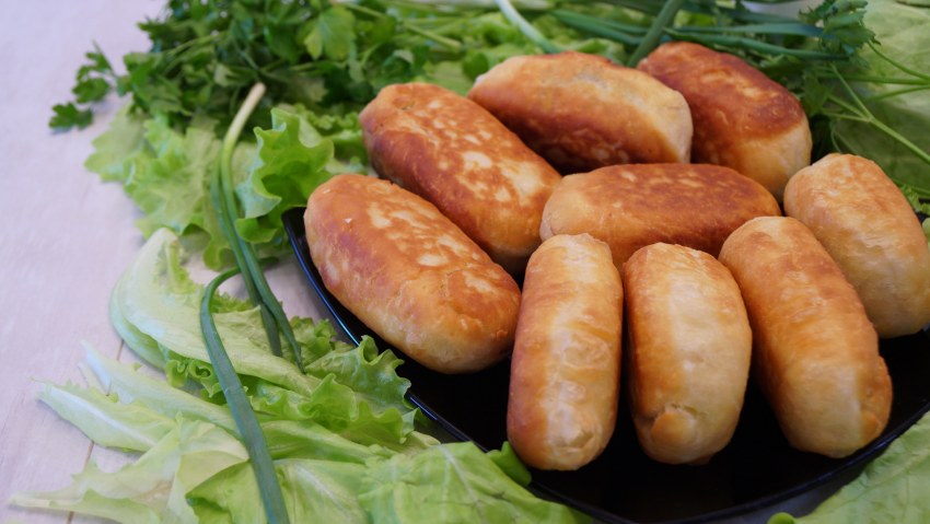 Пирожки с яйцом в духовке