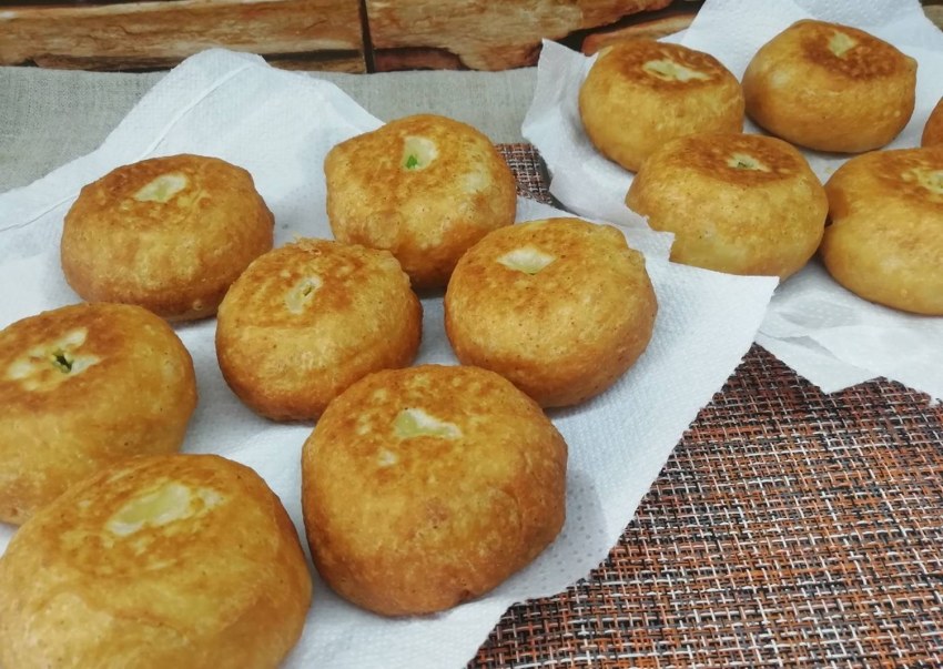 Пирожки с капустой и яйцом жареные