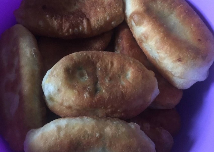 Пирожки с яйцом и луком
