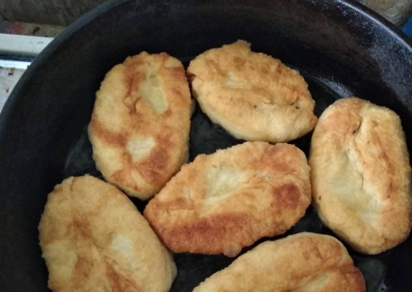 Пирожки с яйцом и зеленым луком