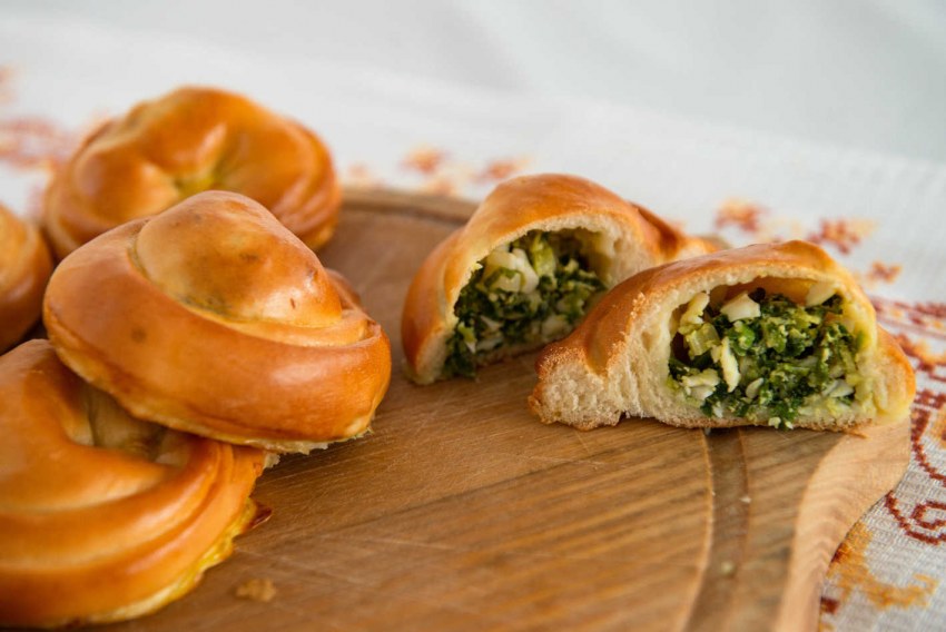 Пирожки с яйцом и луком
