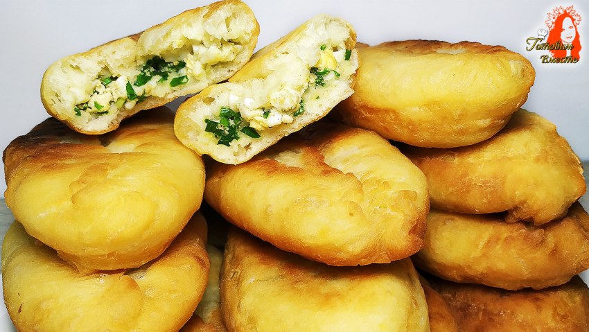 Пирожки с яйцом и луком