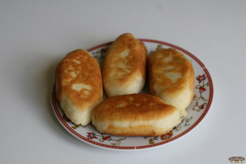Пирожки на кефире с зел луком и яйцом