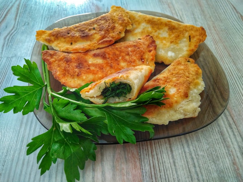 Пирожки с луком и зеленью