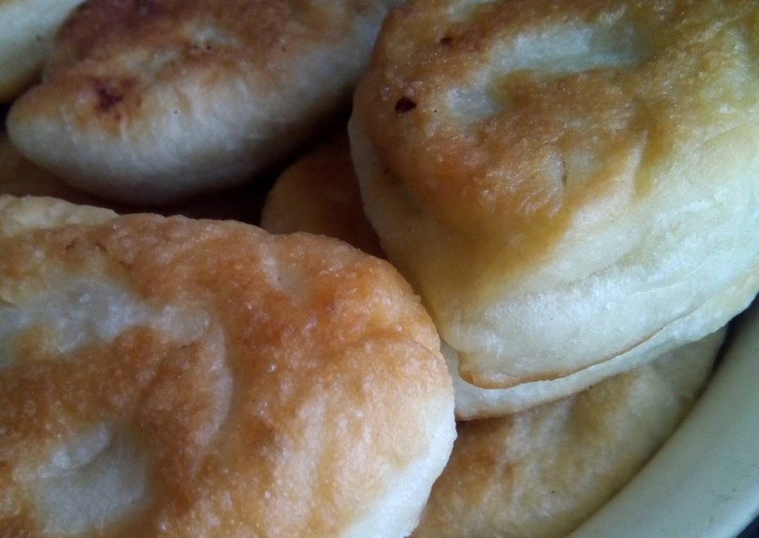 Пирожок Печеный с рисом и яйцом
