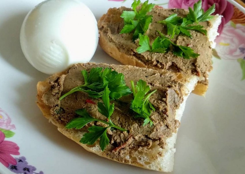 Бутерброды с паштетом из печени куриной