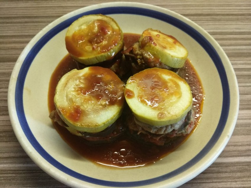 Кабачки запеченные под соусом