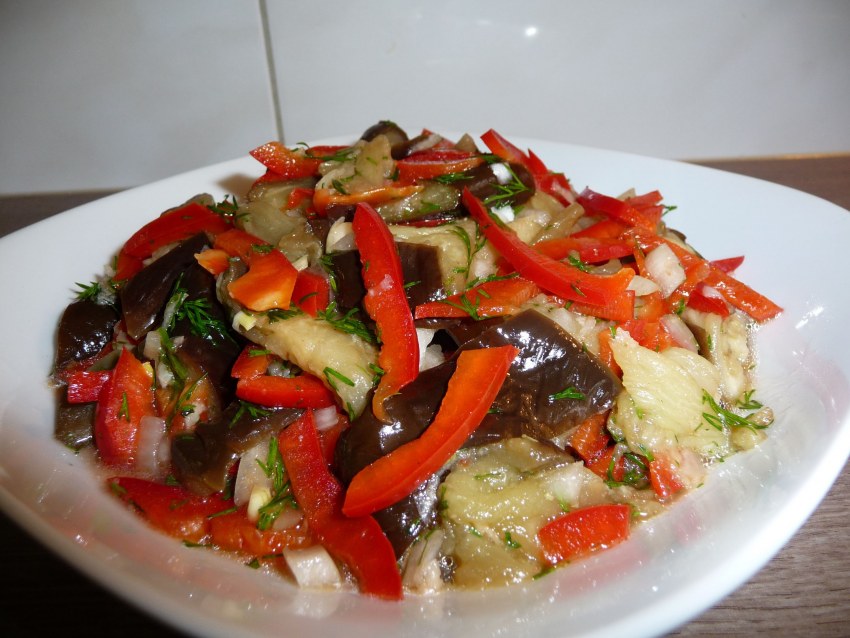 Баклажаны жареные с овощами