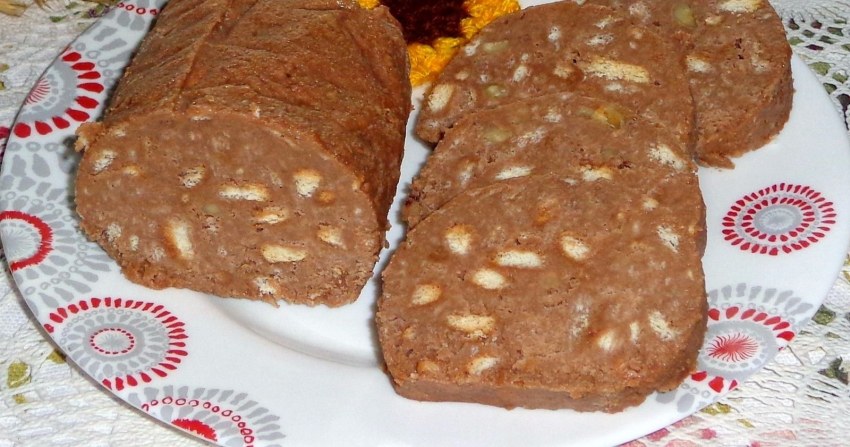 Шоколадная колбаска с печеньем