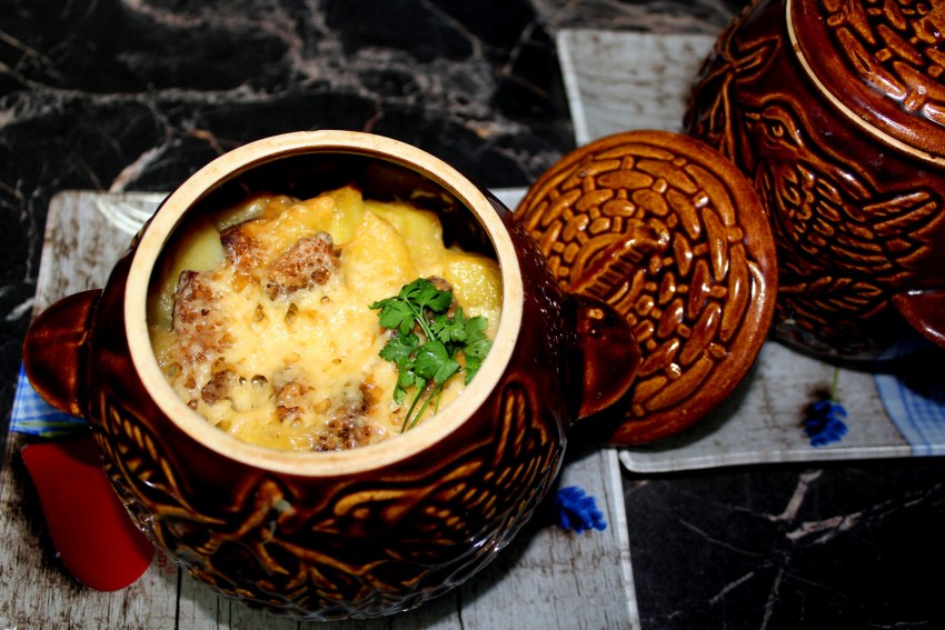 Говядина в горшочках с картошкой