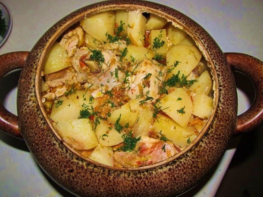 Говядина в горшочках с картошкой