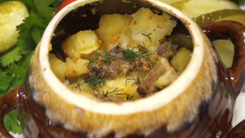 Мясо в горшочках с картошкой в духовке