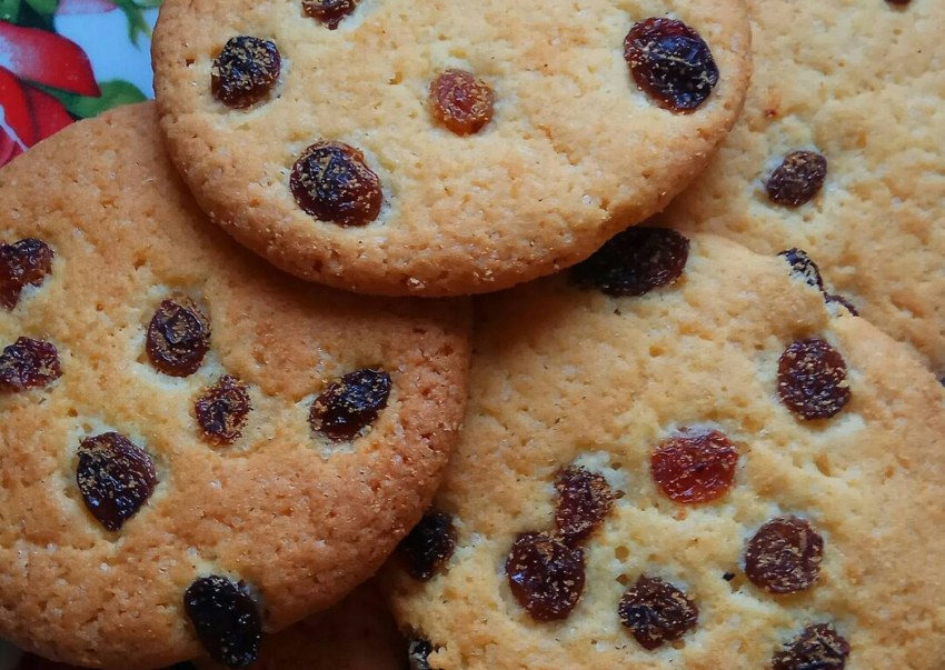 Песочное печенье с изюмом