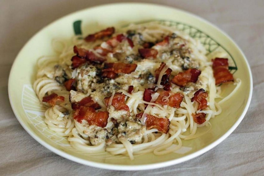Спагетти с мясом и чесноком