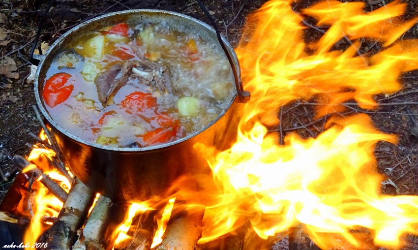 Утка с капустой тушеная в казане