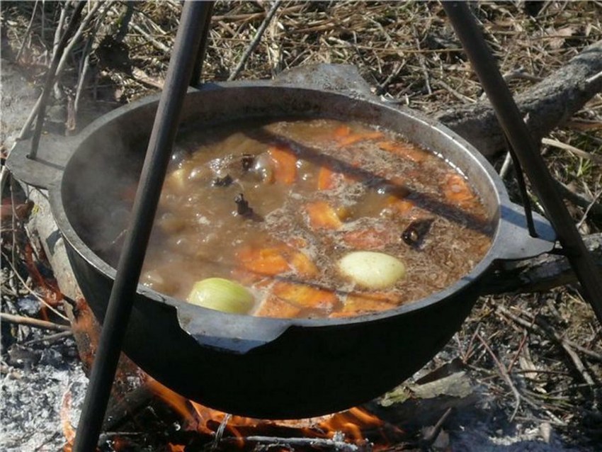 Шулюм в казане на костре