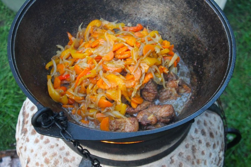 Обжарка курицы в казане