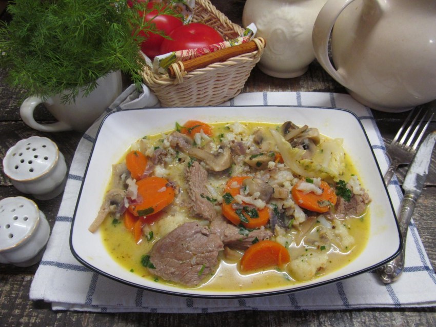 Свинина тушеная с грибами