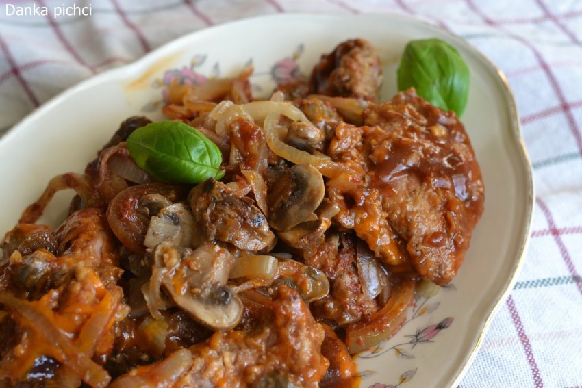 Свинина с шампиньонами
