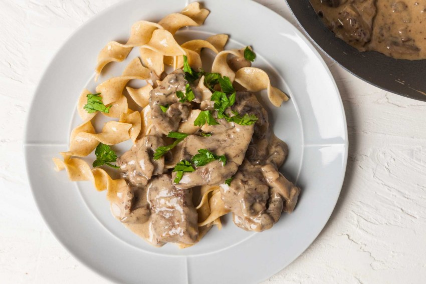Мясо с грибами в сметане