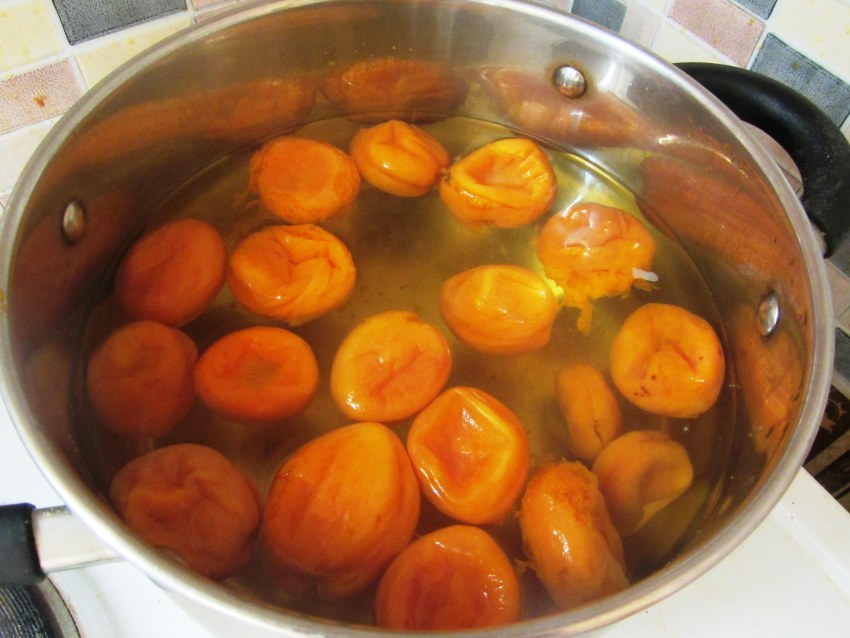 Компот из кураги кастрюля