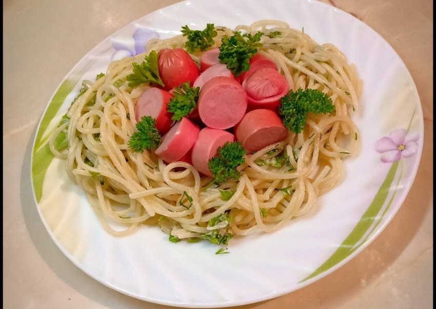 Запеканка с макаронами и сосисками