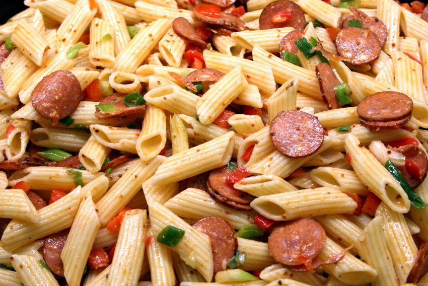 Макароны с сыром и колбасой