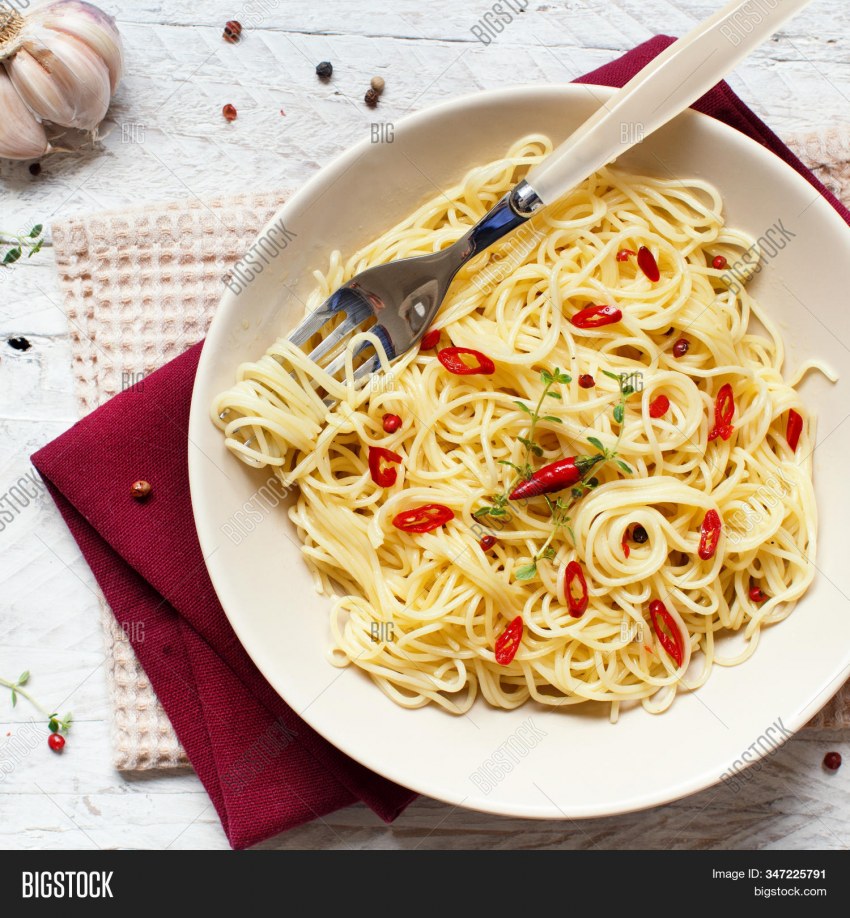 Макароны с чесноком