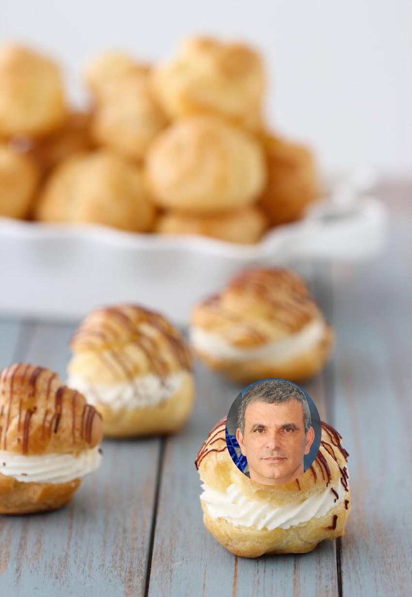 Профитроли с карамельным соусом