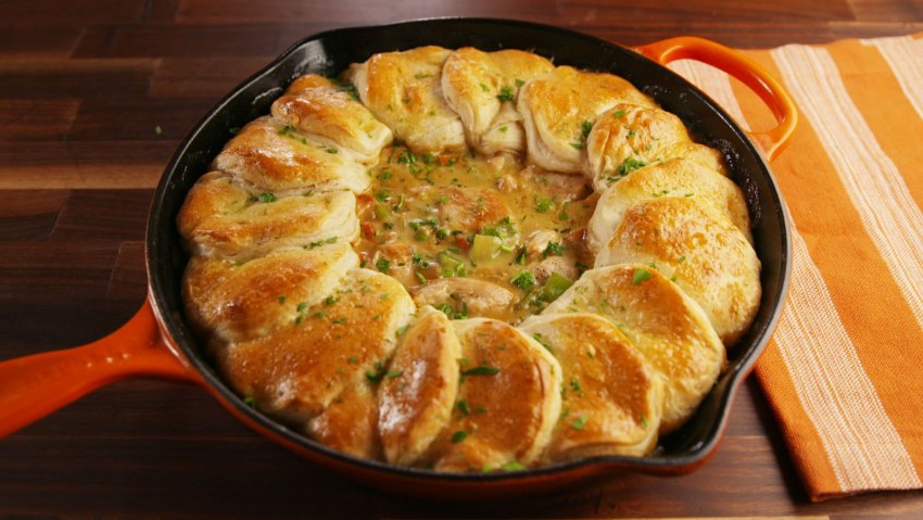 Ассорти с курицей выпечка