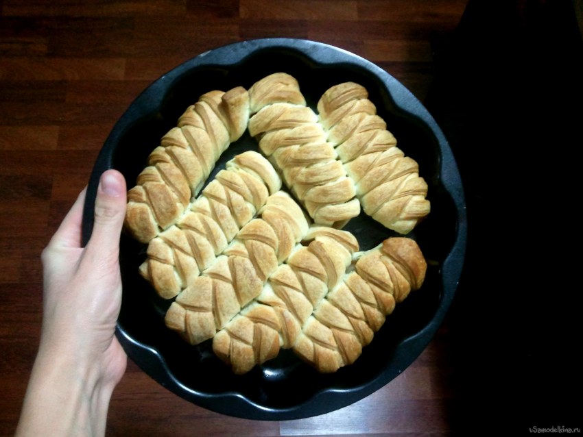 Сосиски в тесте косичкой