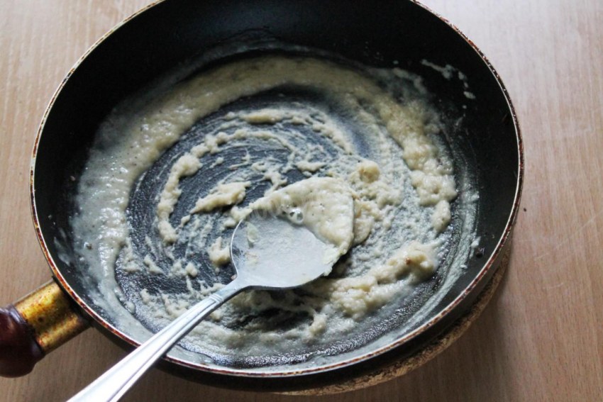 Мясо с подливкой на сковороде
