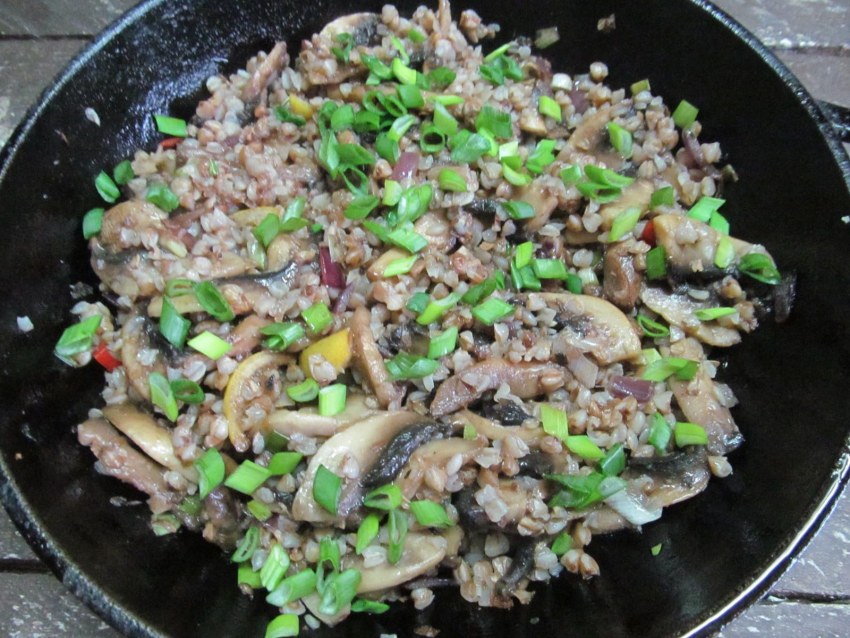 Гречка с шампиньонами и луком